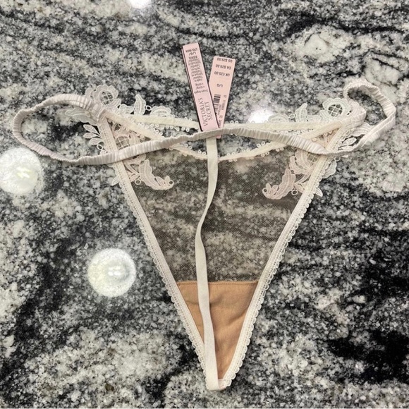 Victoria’s Secret V string Panty Large - Picture 5 of 9